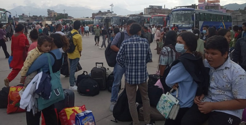 दशैं सुरु, नयाँ बसपार्कमा यात्रुको चहलपहल बढ्यो