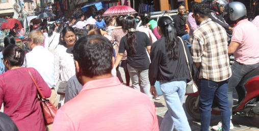 काठमाडौंका व्यापारिक क्षेत्रमा बढ्यो ग्राहकको चहलपहल, व्यापार भने निराशाजनक
