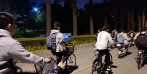 यो हो चम्किलो चीनका अँध्यारा युवाहरूको कथा