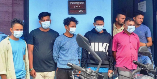 मर्निङ वाकमा हिँडेका महिलाको सिक्री लुट्ने गिरोह पक्राउ