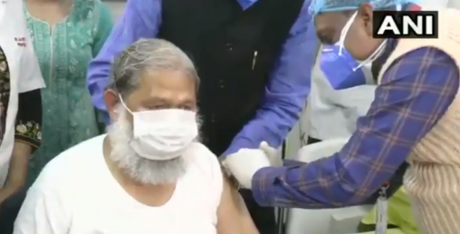 भारतका एक मन्त्रीले लगाए कोरोना विरुद्धको खोप