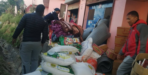 एनआरएनएको सहयोगमा डोटीका भुकम्प पिडितलाई राहत सामाग्री वितरण