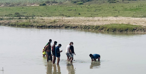 दुई दिनदेखि बेपत्ता प्रहरी जवानको शव नदी भित्र गाडेको अबस्थामा फेला