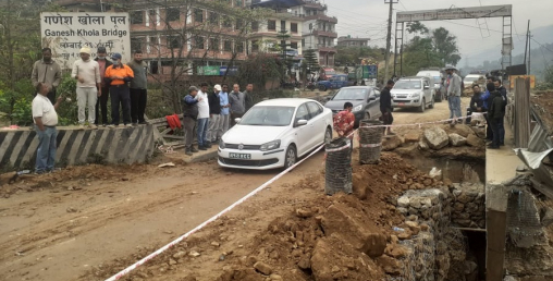अठार घन्टापछि एकतर्फी खुल्यो पृथ्वी राजमार्ग