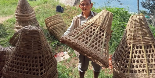 डोका बिक्रीबाट मासिक ३५ हजारसम्म आम्दानी गर्दै चन्द्रबहादुर