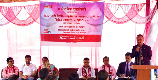 तिलोत्तमाका अटो–रिक्सा चालकलाई एभरेष्ट बैंकको क्यूआर कोड