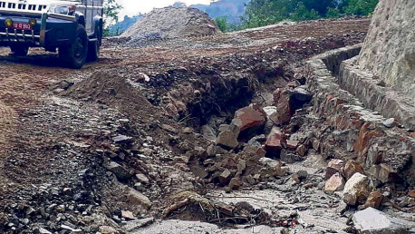 ग्रामीण सडकमा चल्ने साना सवारीले असुले मनोमानी भाडा