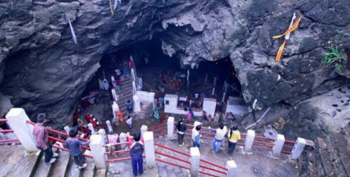 एमाले अध्यक्ष ओलीद्वारा हलेसीमा चार लाख भेटी
