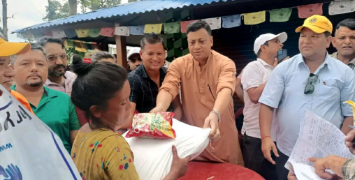 बानियाँद्धारा विपन्न परिवारलाई खाद्यान्न वितरण
