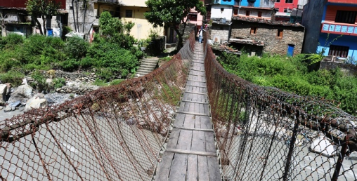 एक सय ३५ वर्ष पुरानो झोलुङ्गे पुल मर्मतको पर्खाइमा