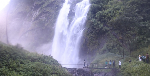 आकर्षणको केन्द्र बन्दै ताल झरना