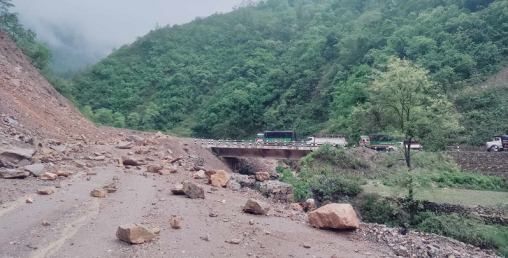 भोजपुरमा यातायात सेवा बन्द, दैनिक उपभोग्य वस्तु ढुवानीमा समस्या