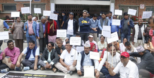 बिना प्रतिस्पर्धा कालीमाटीका सटर भाडामा दिने सम्झौता खारेज गर्न माग (फोटोफिचर)