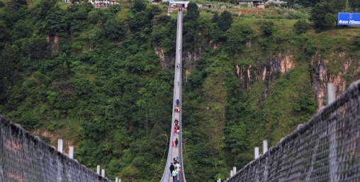 नयाँ वर्षमा पर्यटकले भरिभराउ  कुश्माबजार