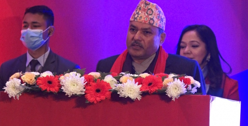 बैंकहरुबीच अस्वस्थ प्रतिस्पर्धा भएपछि बाध्य भएर मर्जरको नीति ल्याउनुपर्योः गभर्नर