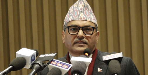 गभर्नरको स्पष्टीकरण ‘अर्थमन्त्री र गभर्नरबीच कुनै मनमुटाब छैन’