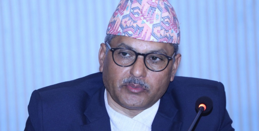 शेयर धितो कर्जाको ‘थ्रेस होल्ड’ घटाउन लागेका छौँः गभर्नर