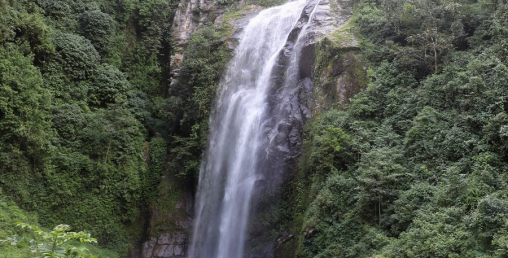 पर्यटकको आकर्षक गन्तव्य बन्दै भोजपुरको महभिर झरना