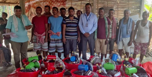 माछापुच्छ्रे बैंकद्वारा आगलागीमा परेका ११ घर परिवारलाई खाद्यान्न तथा भाडाँकुडा सहयोग