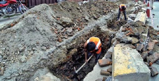 मेलम्ची पाइप फुट्दा सडक जलमग्न