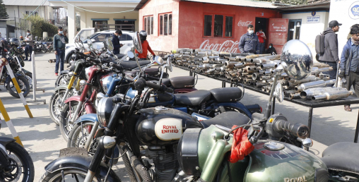 ३४२ वटा ठूलो आवाज निकाल्ने मोटरसाईकल कारवाहीमा