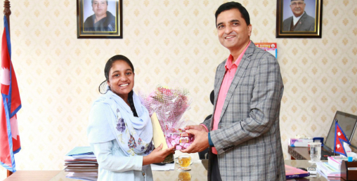 पर्यटनमन्त्री भट्टराईले आफ्नो जन्मदिनमा एसिड पीडित मुस्कानलाई दिए ५० हजार