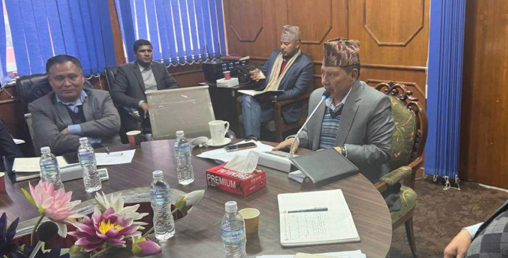 प्रचण्डका घरबेटी अधिकारीसहितका ठेकेदारले अलपत्र पारेका १५ सडक कुन–कुन हुन् ?
