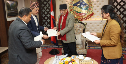 रास्वपा बाहिरिँदा घेराबन्दीमा प्रचण्ड, के फेरि विश्वासको मत लिनु पर्छ ?