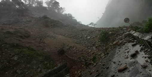 बाढीपहिरोका कारण राष्ट्रिय राजमार्गका एक सय बढी स्थानमा क्षति