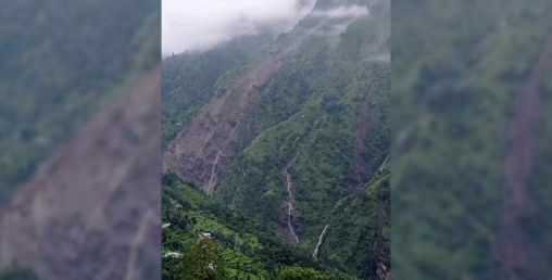 दोलखा पहिरो : बालकको मृत्यु, तीनजना बेपत्ता