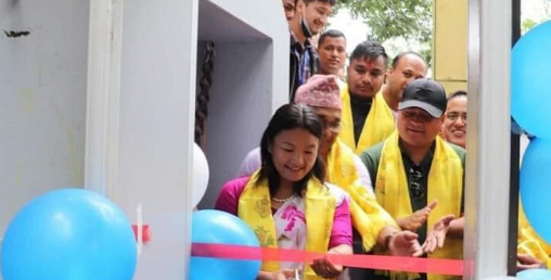 माछापुच्छ्रे बैंकद्वारा प्रसिद्ध हलेसी मन्दिरलाई भक्तजन गन्ने मेसिन हस्तान्तरण