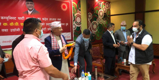पोखराका एकसय बढी पर्यटन व्यवसायी नेकपा एमाले प्रवेश