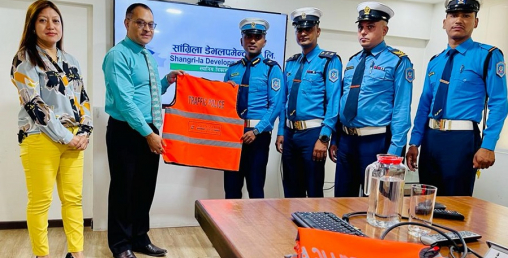 सांग्रिला बैंकद्धारा प्रहरीलाई फ्लोरसेन्ट ज्याकेट सहयोग