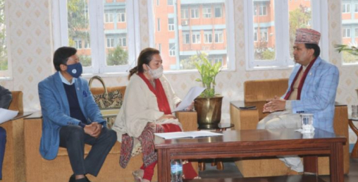 होटललाई प्राथमिकता प्राप्त उद्योगको रुपमा घोषणा गर्ने माग राख्दै हानले बुझायो मन्त्री ढकाललाई ज्ञापनपत्र