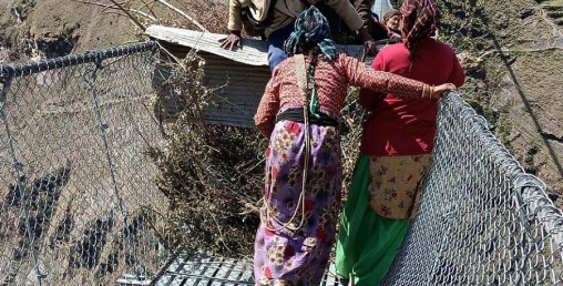 काम गर्दाको ज्याला नपाएपछि पुल बन्द