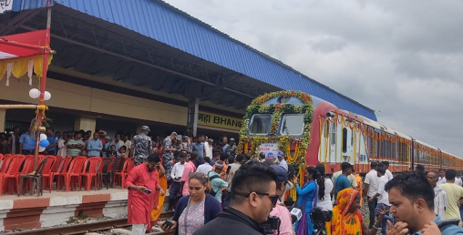 बिजलपुरा स्टेसनमा पुग्यो रेल, यातायातमन्त्रीले गरे शुभारम्भ