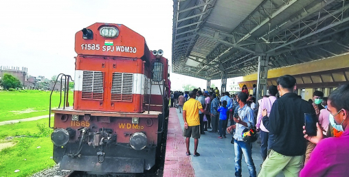 नेपाल मै गुड्यो १२० किमि प्रतिघण्टाको गतिमा रेल !
