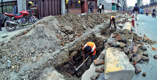 निर्माण कार्यमा समन्वय नहुँदा निर्माण कार्य लथालिंग