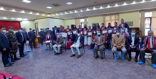 महिला भलिबल खेलाडी नगदसहित सम्मानित
