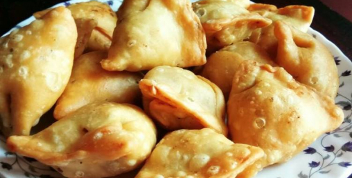 समोसा बेचेर जीवन चलाउँदै शिवलाल