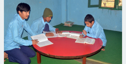 सुस्त श्रवण भएका व्यक्ति पढ्ने विद्यालयलाई आर्थिक समस्या