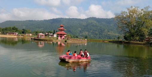 पर्यटक तान्दै रामपुरको ‘तालपोखरा’