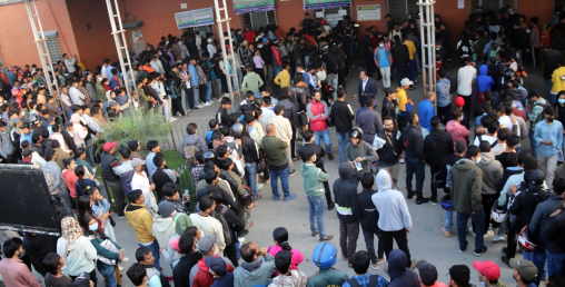 अग्रिम टिकट बुकिङका लागि बसपार्कमा भीड, दुई दिनमै झण्डै ४० हजार बुकिङ