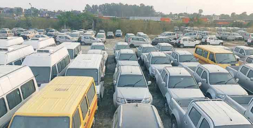 जाँचपास प्रक्रिया समयमै नगर्दा भैरहवा भन्सारमा पार्किङ समस्या