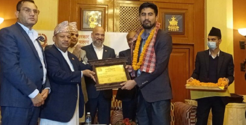 कामना सेवा उत्कृष्ट करदाताको रुपमा सम्मानित