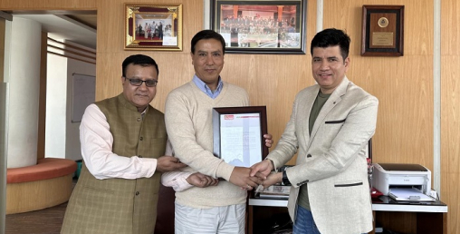 इसेवा मनि ट्रान्स्फरले गर्यो सहयोग हस्तान्तरण