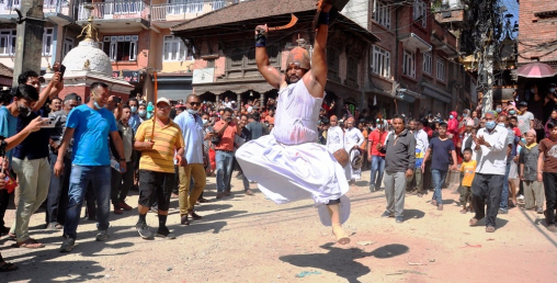 मल्लकालीन युद्धको झल्को दिने खाँ पिहाँवईगु जात्रा