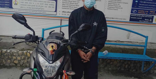 मोटरसाइकल चोरीमा संलग्न धनबहादुर पक्राउ