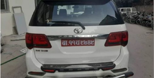 चारवटा चोरीका गाडिसहित दुई जना पक्राउ