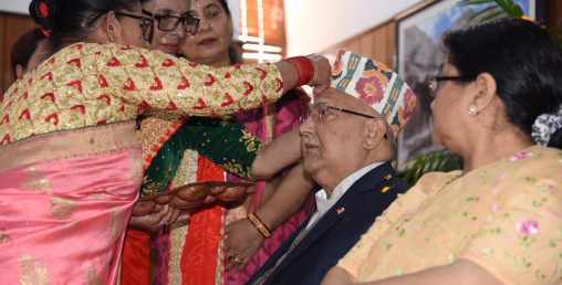 दलका नेताको भाइटीका, कसले को कोसँग लगाए